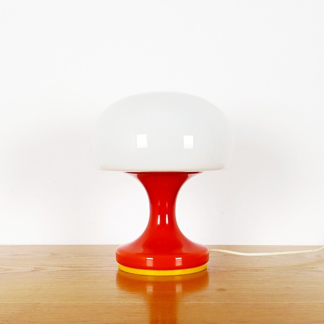 Skleněná stolní lampa